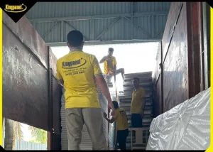 Hình ảnh đơn vị Kingpanel giao hàng cho khách
