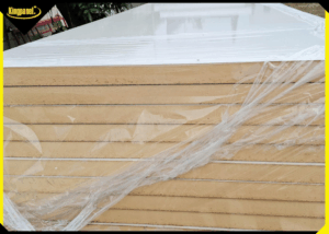 gia-panel-pu-50mm-dung-lam-vach-va-lam-tran-co-khac-nhau-khong