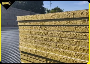 Tấm panel rockwool chống cháy dạng bông khoáng xếp lớp chuẩn bị thi công vách ngăn nhà xưởng