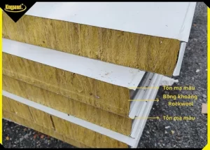 Cấu tạo 3 lớp của panel rockwool chống cháy gồm hai mặt tôn bề mặt và lớp lõi bông khoáng ở giữa