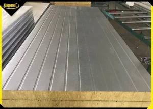 Bề mặt tấm vách ngăn panel rockwool chống cháy mạ màu cán gân mờ chịu lực tốt tại nhà máy sản xuất