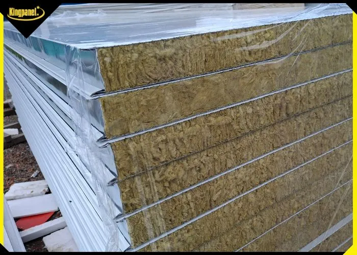 Cận cảnh kết cấu mặt cắt lõi bông khoáng panel Rockwool dày 50mm