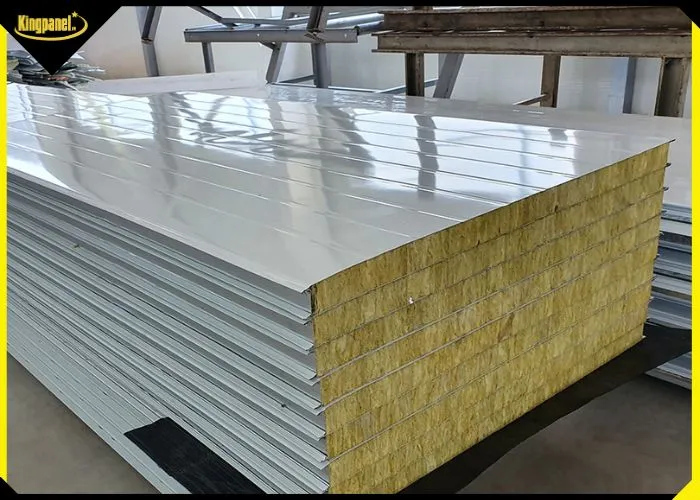 Bề mặt tôn của tấm panel Rockwool dày 50mm cách nhiệt