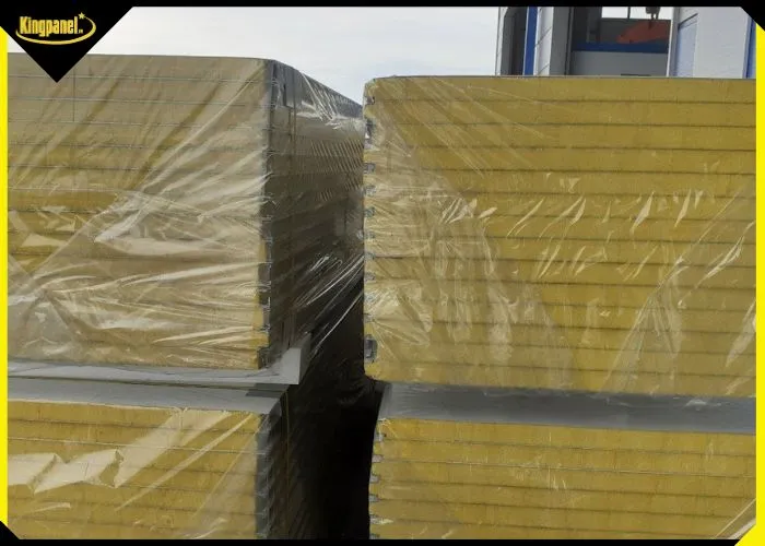 Kiện tấm panel rockwool dày 100mm chống cháy được bọc màng co PE bảo vệ tại xưởng sản xuất