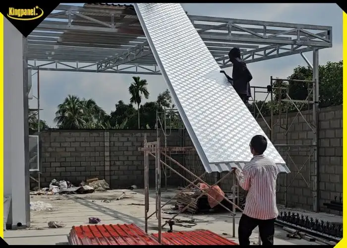 Lắp tôn PU giúp giảm nóng và giảm tiếng mưa ồn
