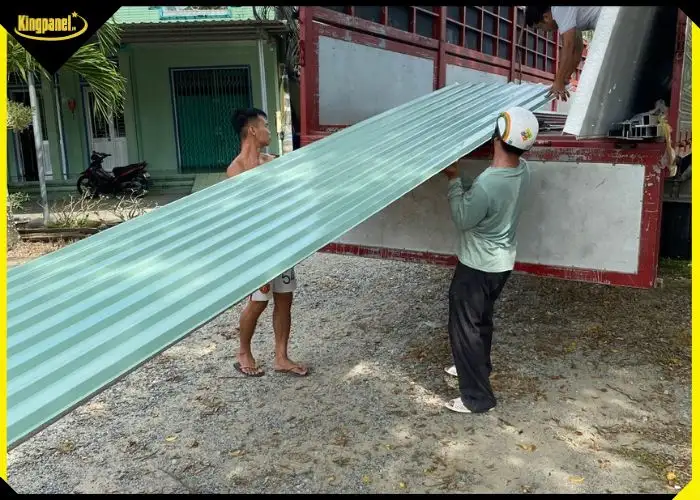 Cung cấp tấm tôn PU cách nhiệt đến tay khách hàng