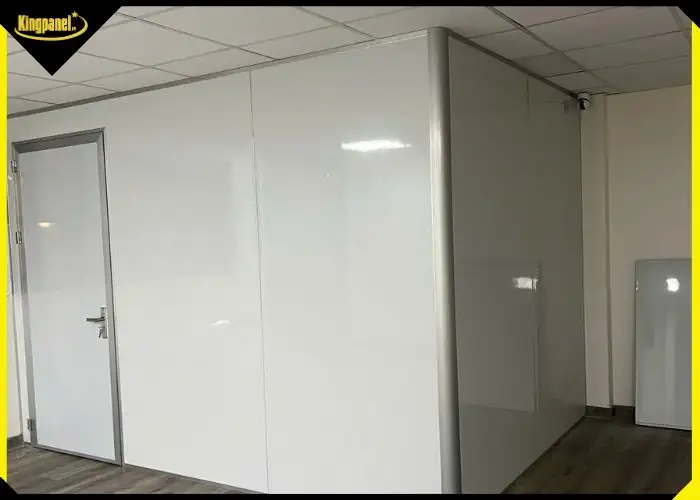 Thi công tấm vách panel nên chọn đô dày đúng nhu cầu và phụ kiện đi kèm để tấm panel được vững chắc và bền hơn