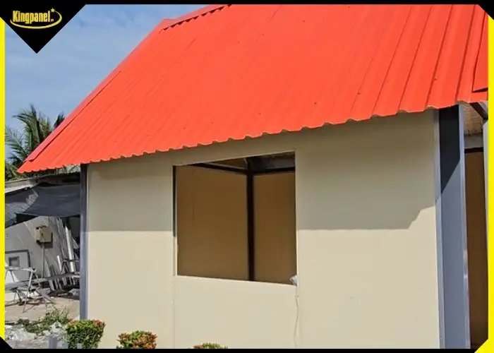 Cac tấm panel có cấu tạo ở ngoài 2 lớp tôn bên trong là lớp lõi nên độ bền cao