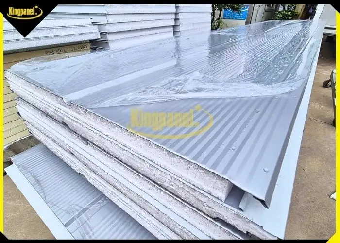 tấm panel vách ngoài có bề mặt tôn cán gân nhuyễn và rãnh