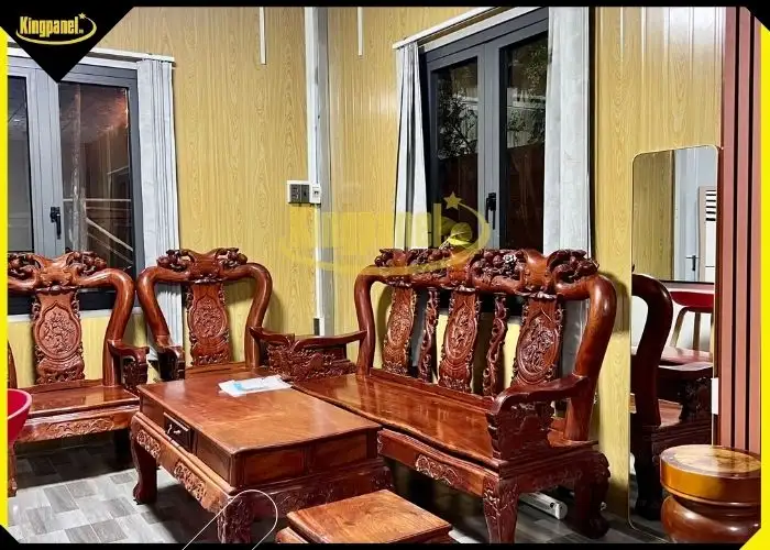 Vách panel màu vân gỗ là lựa chọn phù hợp cho không gian muốn ngăn phòng