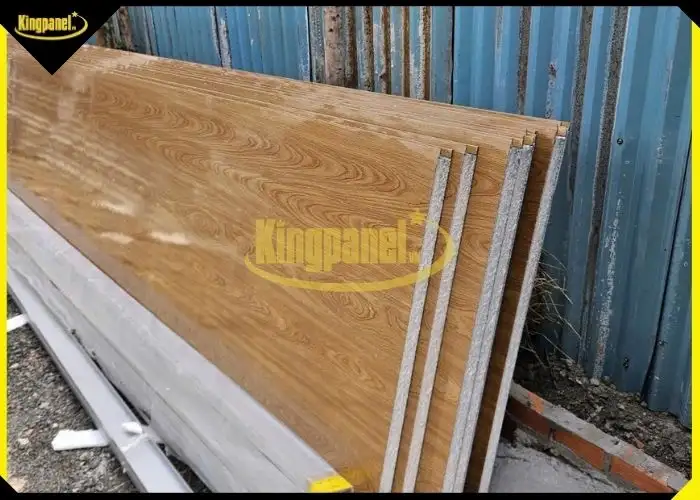 Kingpanel soạn đơn hàng panel màu vân gỗ giao cho khách