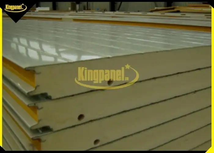 Bề mặt cán gân mờ giúp khả năng tăng chịu lục và độ cứng tấm panel