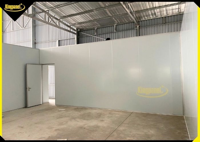 Vách ngăn tấm panel giá tốt được sử dụng để ngăn chia không gian trong nhà xưởng