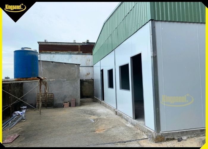 Vách ngăn tấm panel giá rẻ được sử dụng làm vách bao quanh nhà xưởng